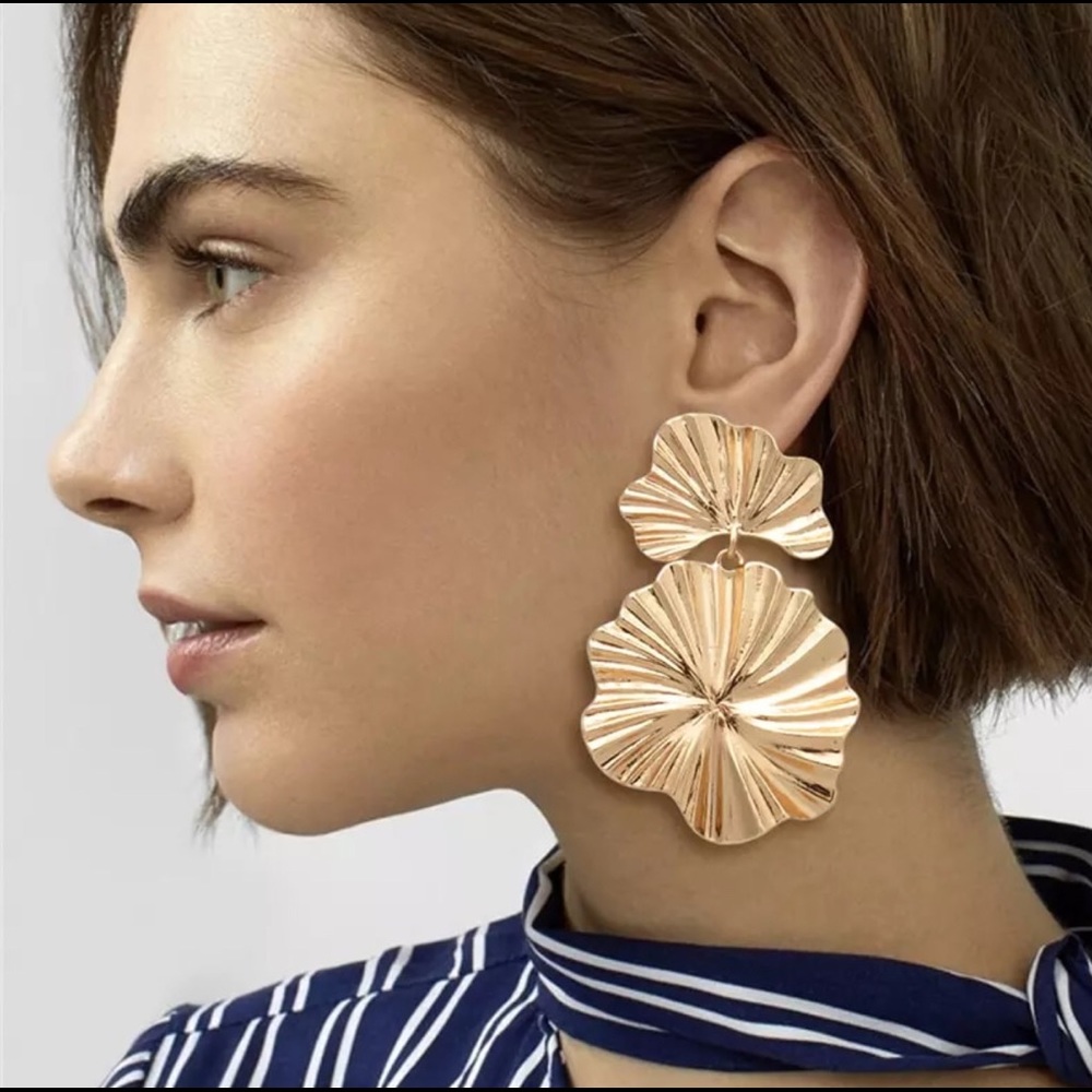 🌿 Double Gold Tone Leaf Drop Fashion Earrings